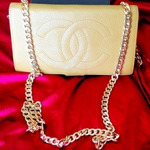 ⚠️SALE⚠️⚠️💯 Authentic CHANEL bifold Wallet Caviar
